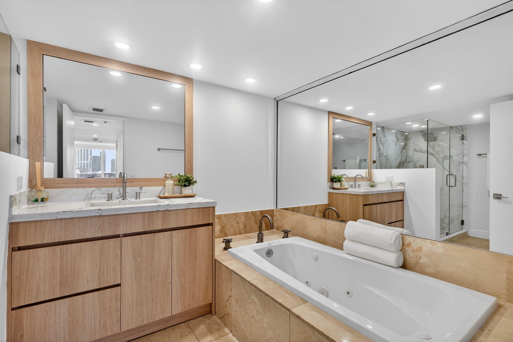 1717 N Bayshore Drive - Photo 33