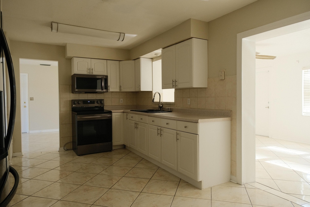 980 Woodland Avenue - Photo 2