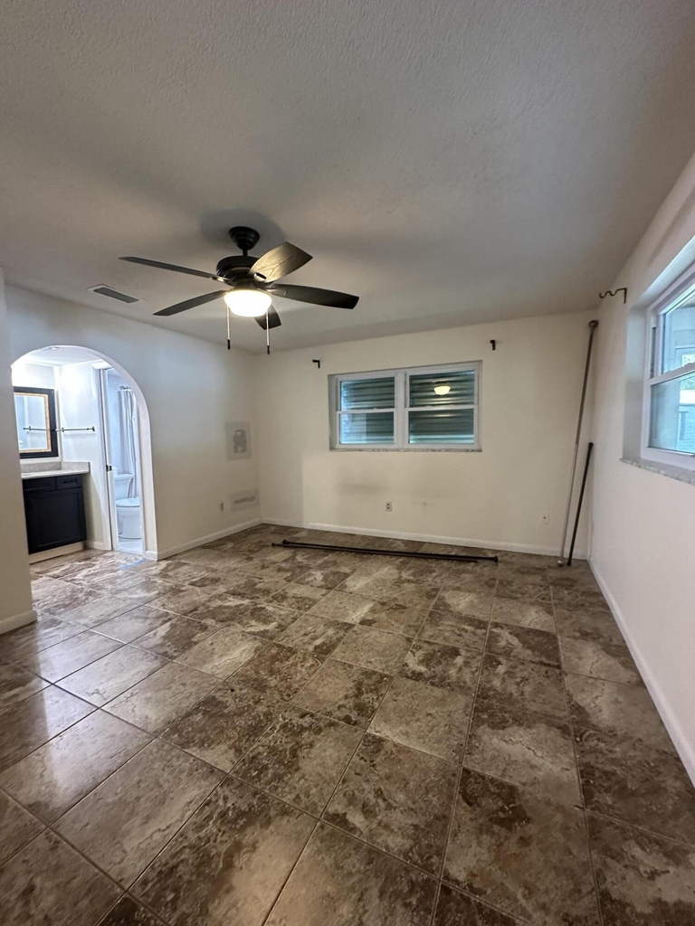 404 21st Street Se - Photo 8