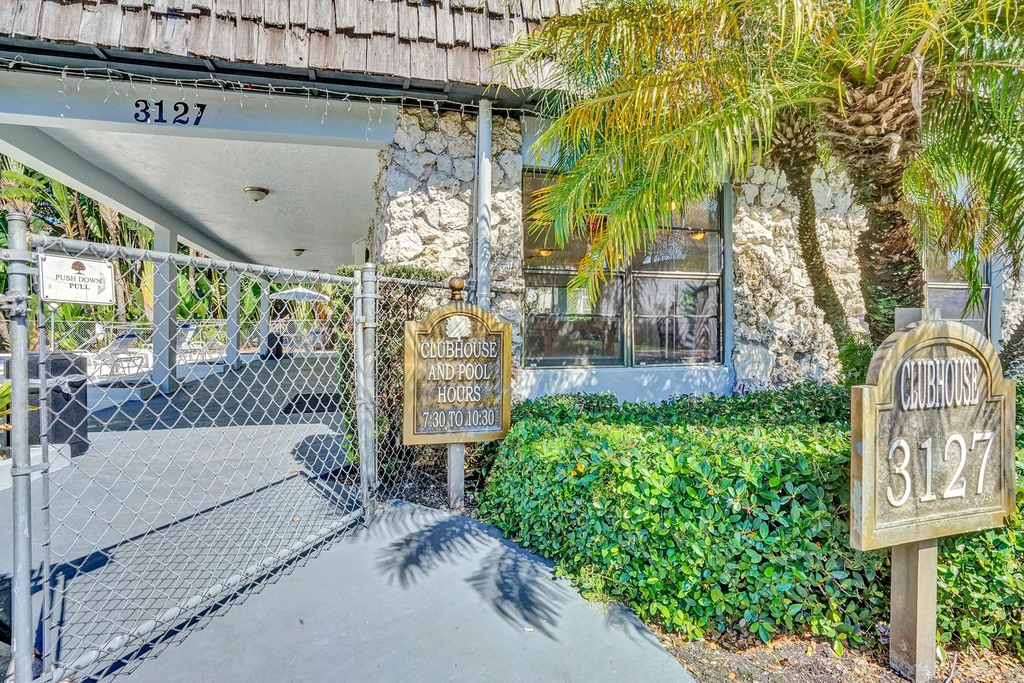 3125 Oakland Shores Drive - Photo 2