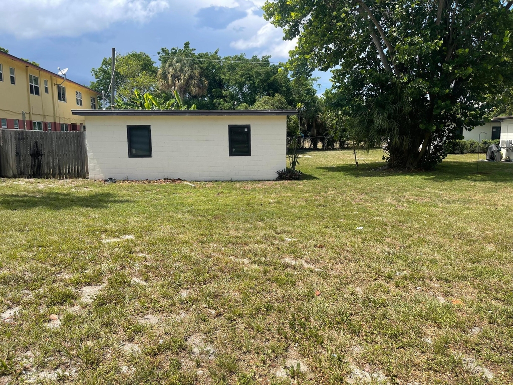 103 Nw 7th Avenue - Photo 2