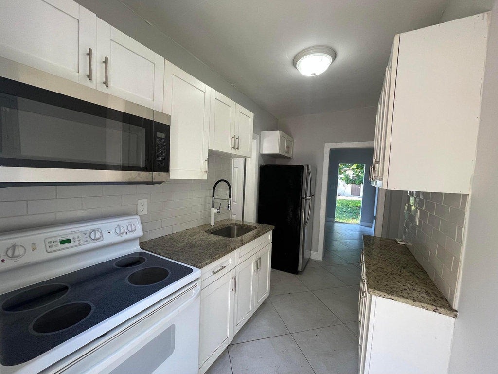 103 Nw 7th Avenue - Photo 1