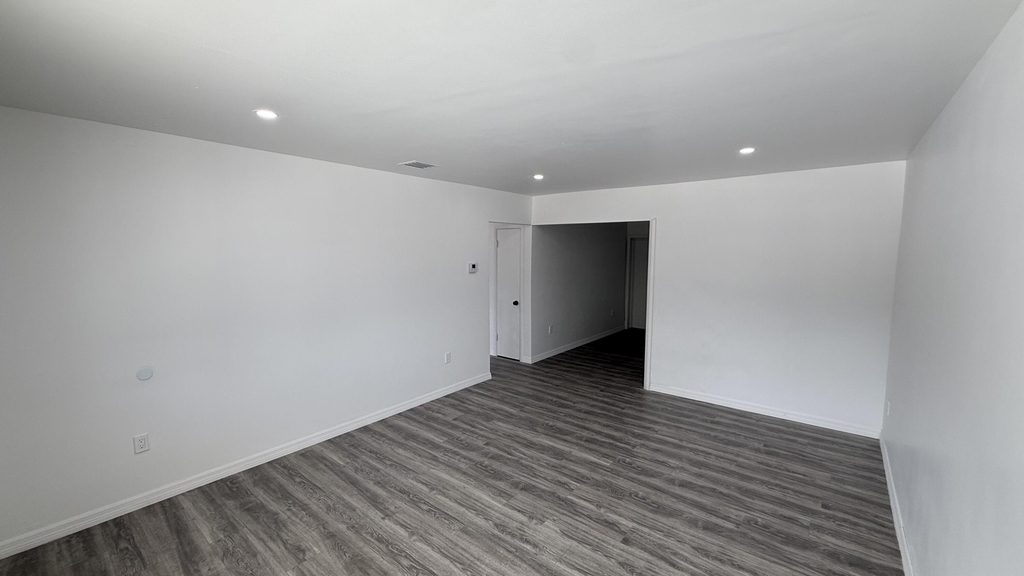 1063 Nw 108th Terrace - Photo 4