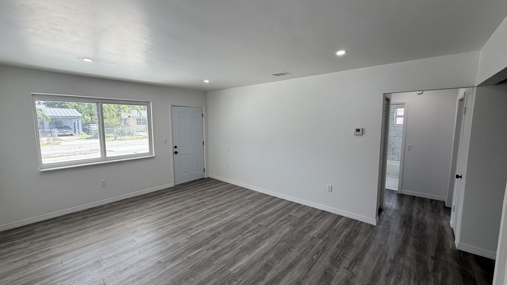 1063 Nw 108th Terrace - Photo 3