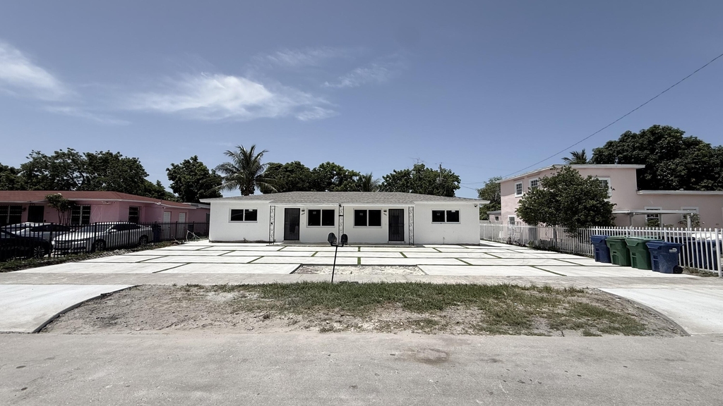 1063 Nw 108th Terrace - Photo 1