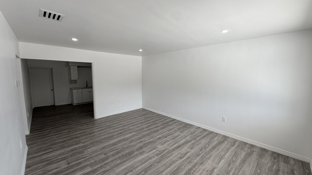 1063 Nw 108th Terrace - Photo 2