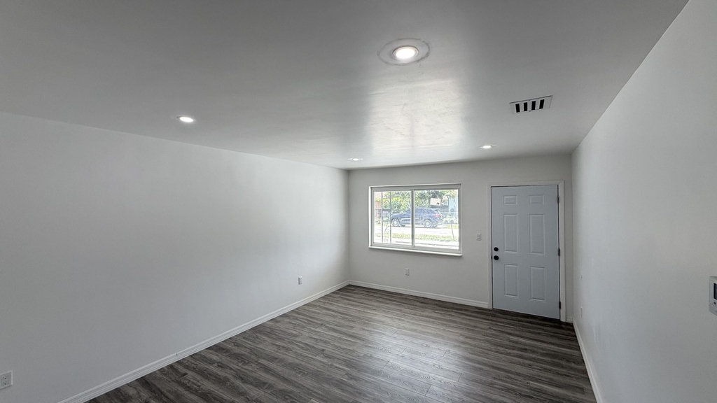 1063 Nw 108th Terrace - Photo 5