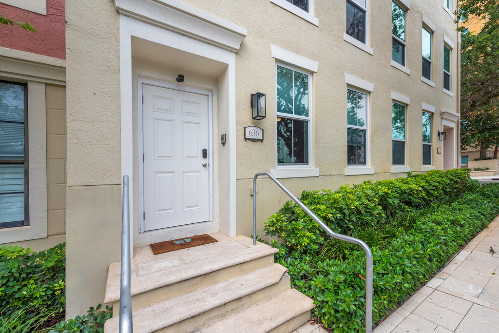 636 Fern Street - Photo 2
