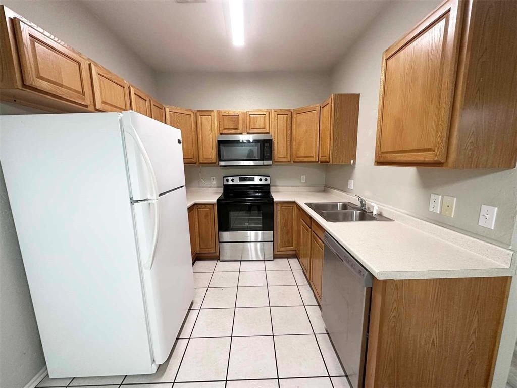 10000 Shadowview Drive - Photo 5