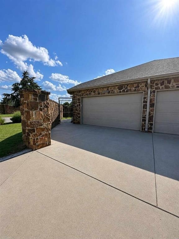 10000 Shadowview Drive - Photo 0