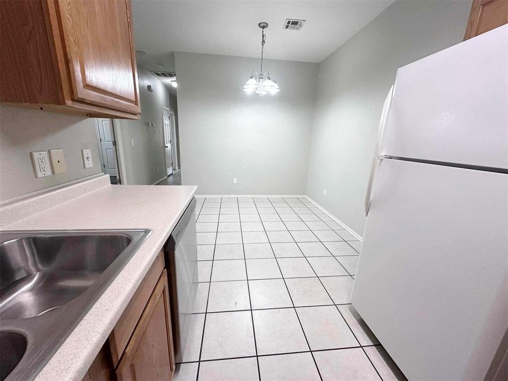 10000 Shadowview Drive - Photo 4
