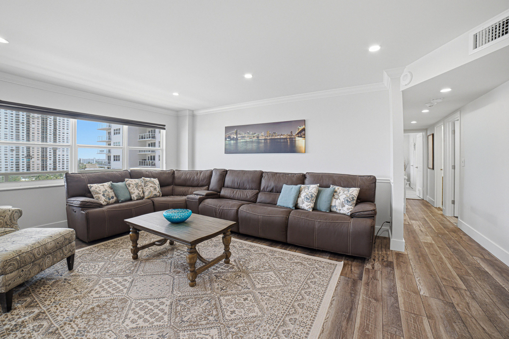 111 N Pompano Beach Boulevard - Photo 3
