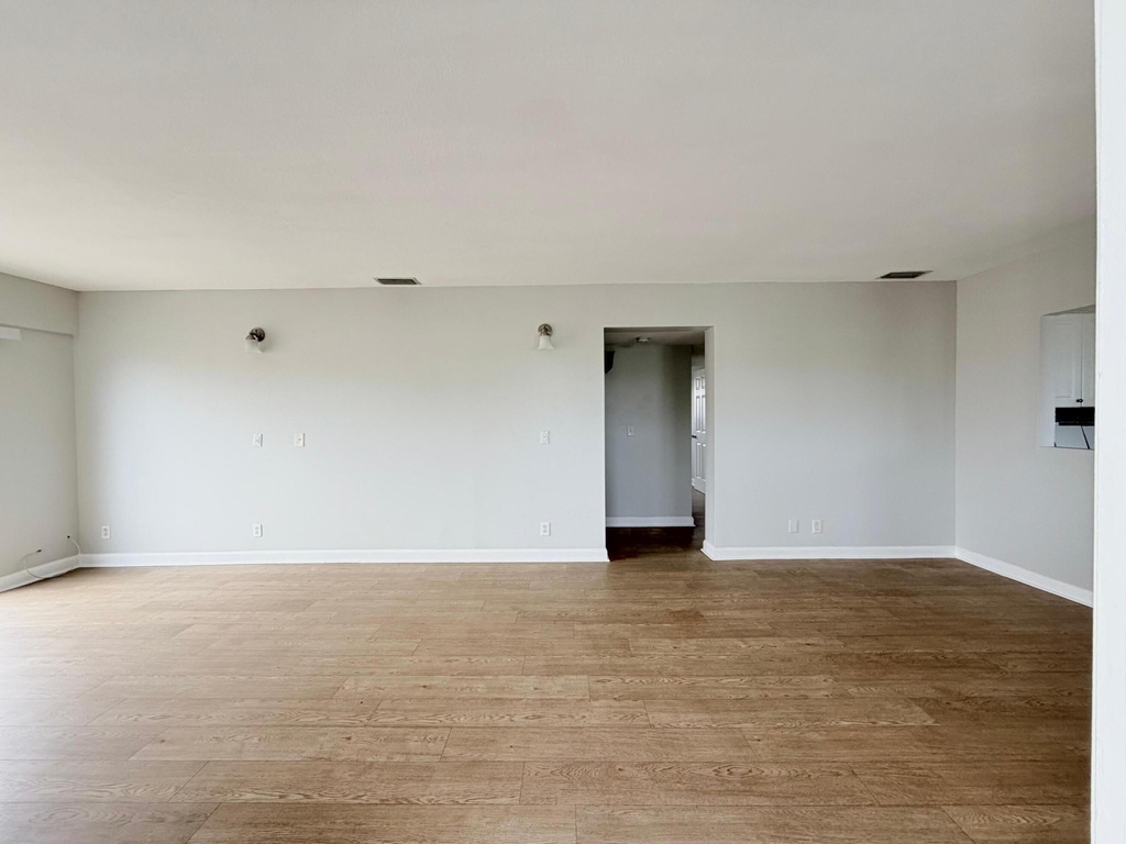 1501 Crescent Circle - Photo 7