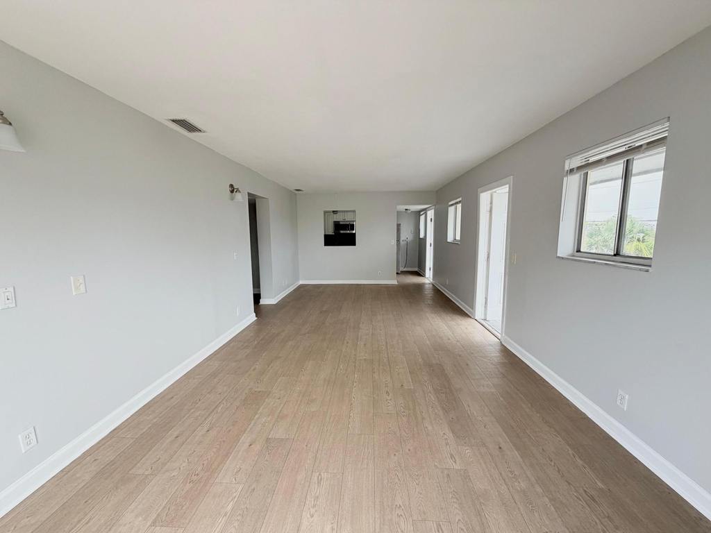 1501 Crescent Circle - Photo 6