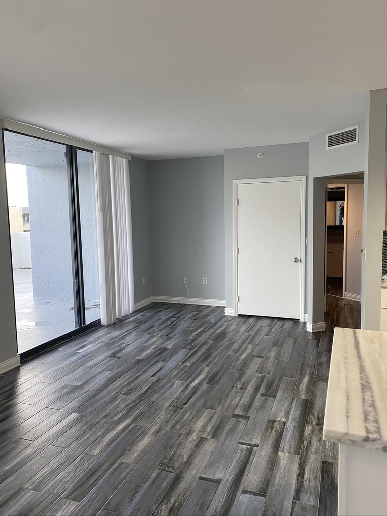 1330 West Avenue - Photo 2