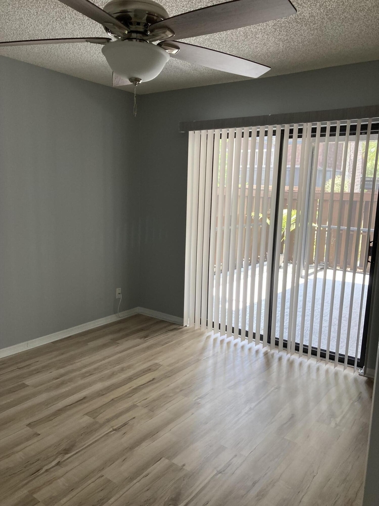 303 Se Castle Court Se - Photo 3