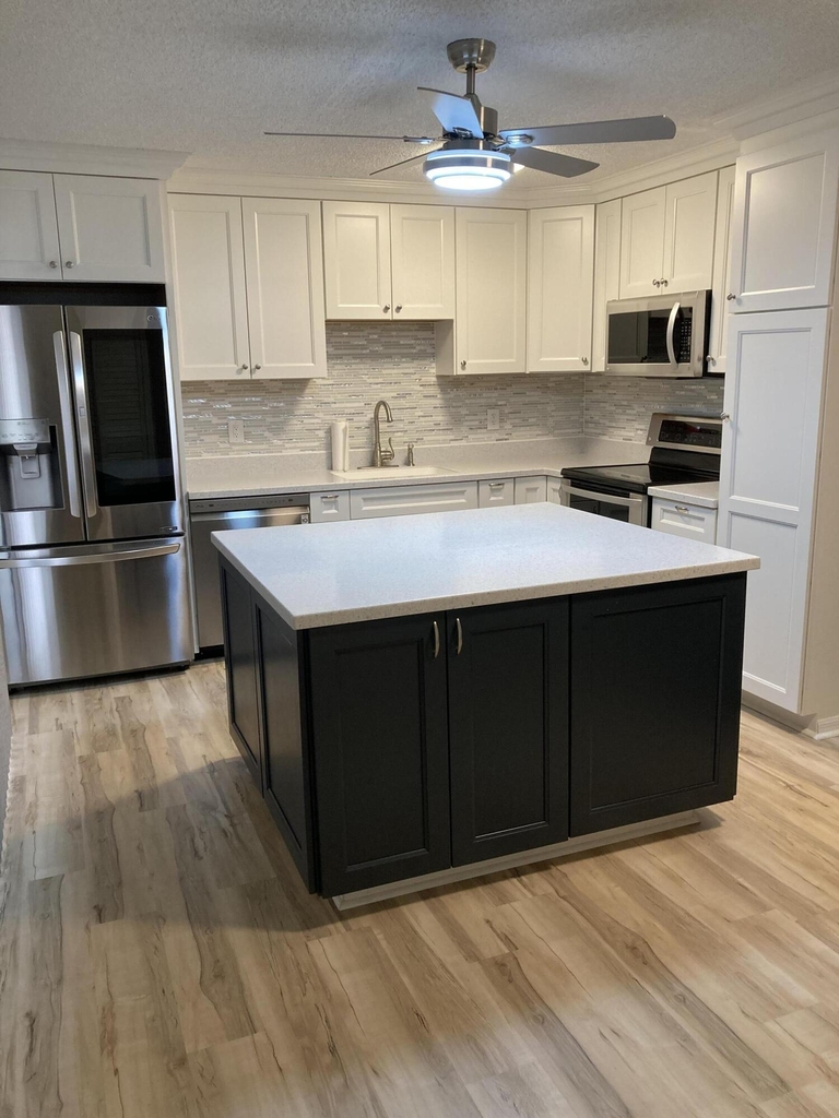303 Se Castle Court Se - Photo 1