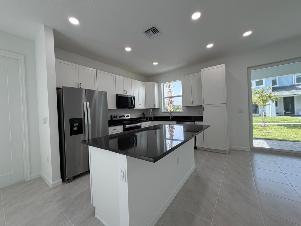 4402 Longwood Lake Square - Photo 4
