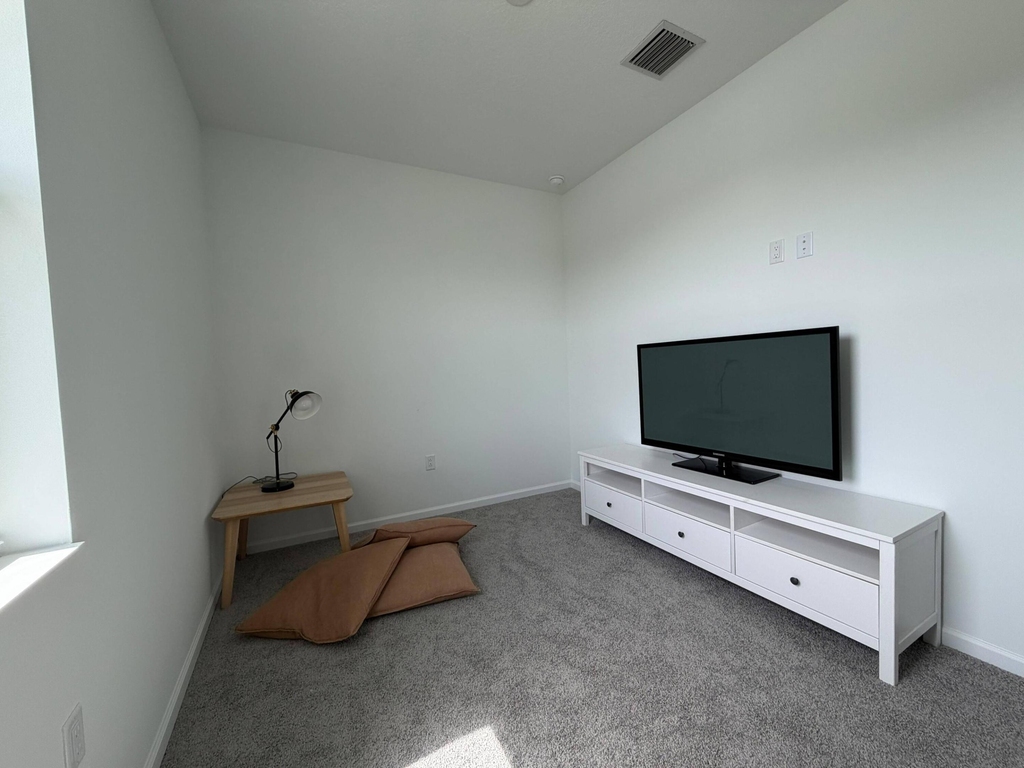 4402 Longwood Lake Square - Photo 19