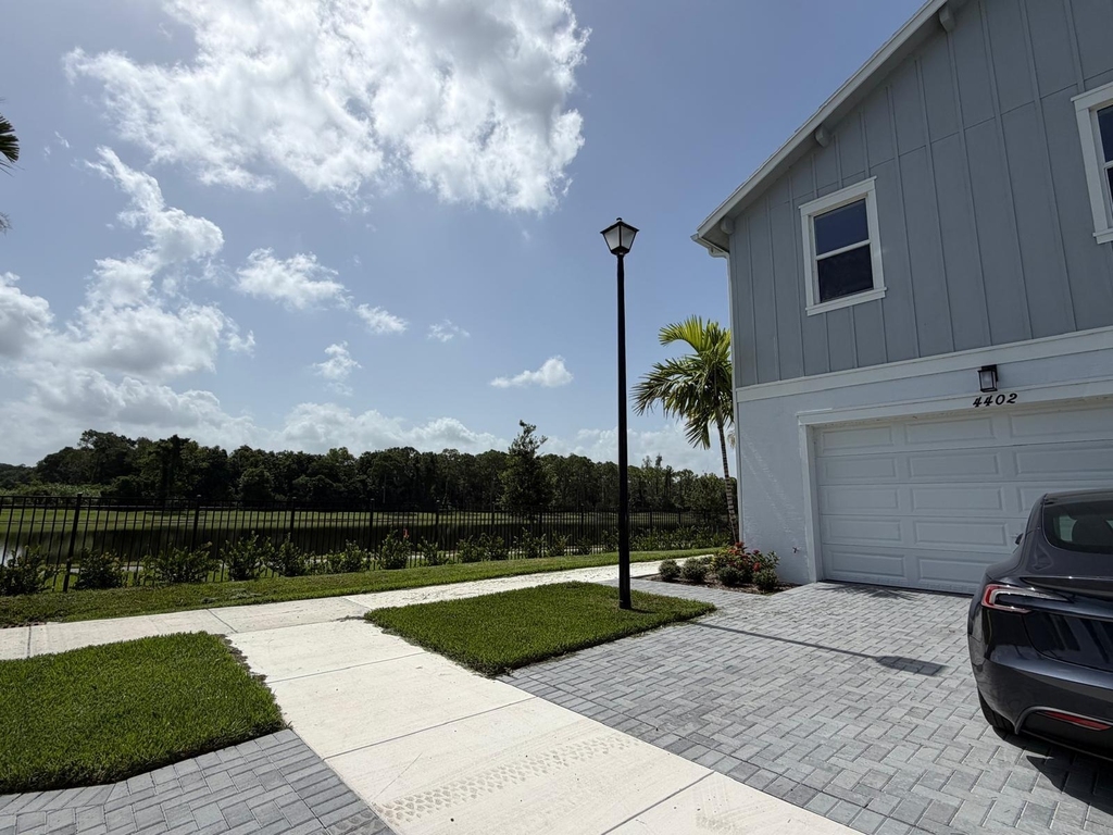 4402 Longwood Lake Square - Photo 45