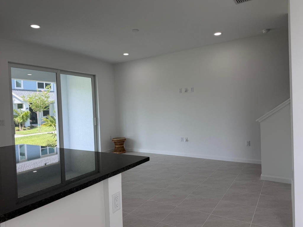 4402 Longwood Lake Square - Photo 3