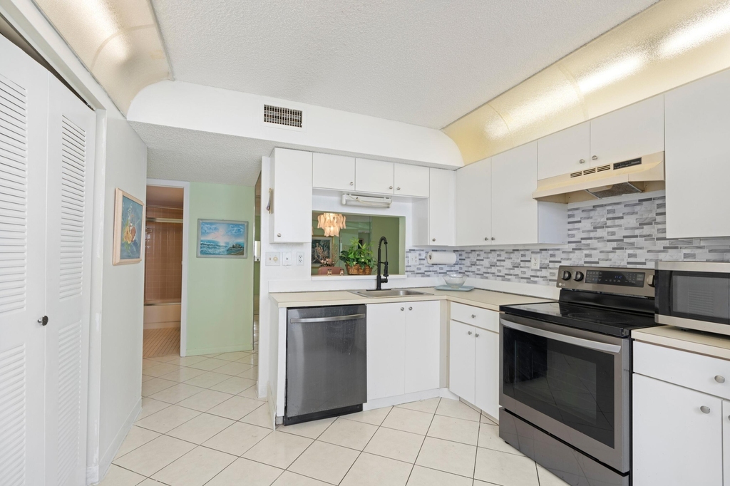 15450 Pembridge Avenue - Photo 7