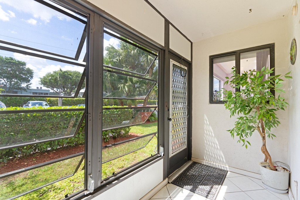 15450 Pembridge Avenue - Photo 15