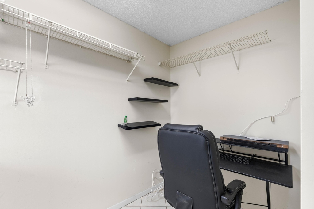 15450 Pembridge Avenue - Photo 13