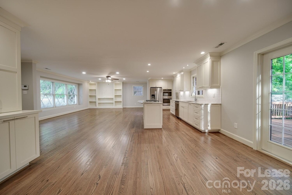 6700 Castlegate Drive - Photo 18