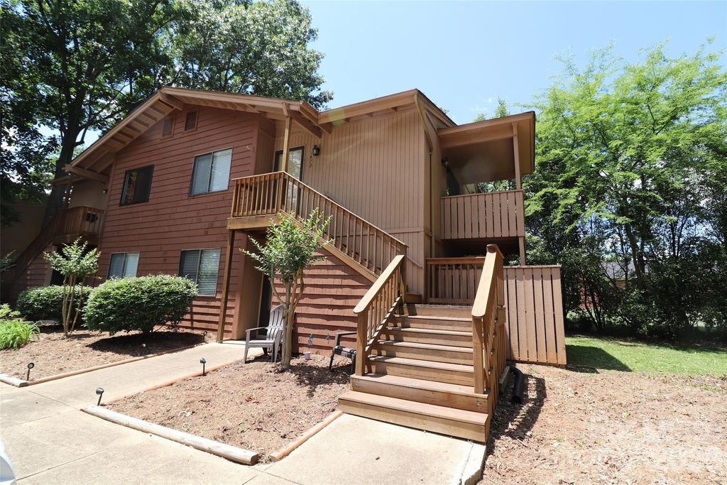 1472 Riverwood Court - Photo 0
