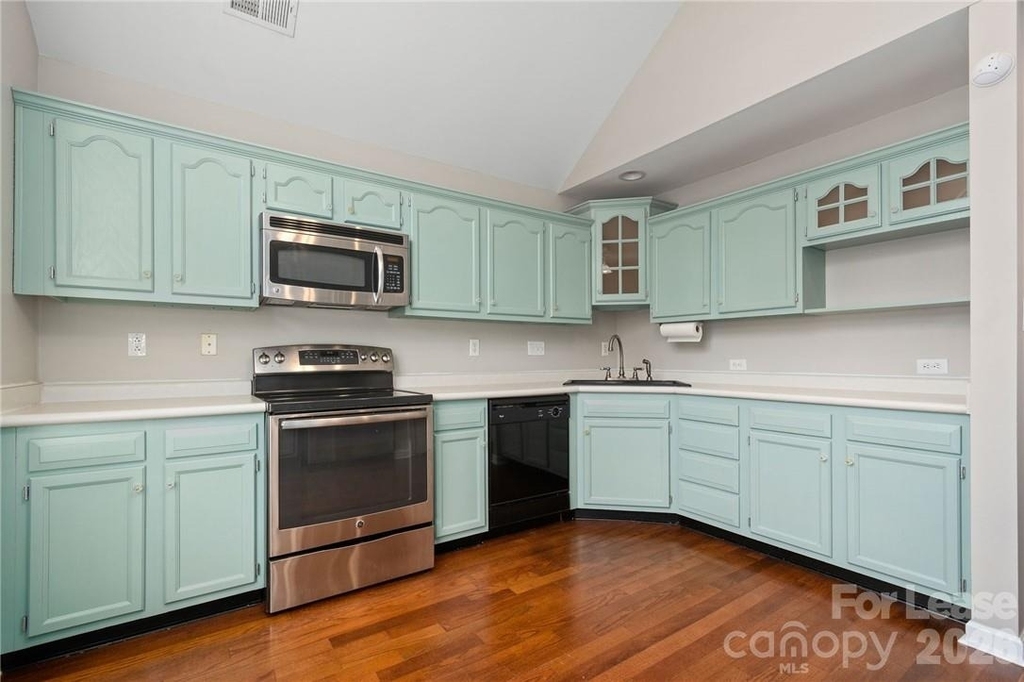 8401 Southgate Commons Drive - Photo 6