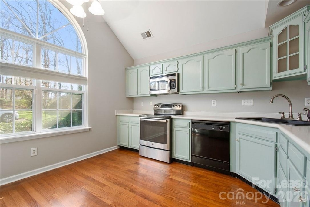 8401 Southgate Commons Drive - Photo 5