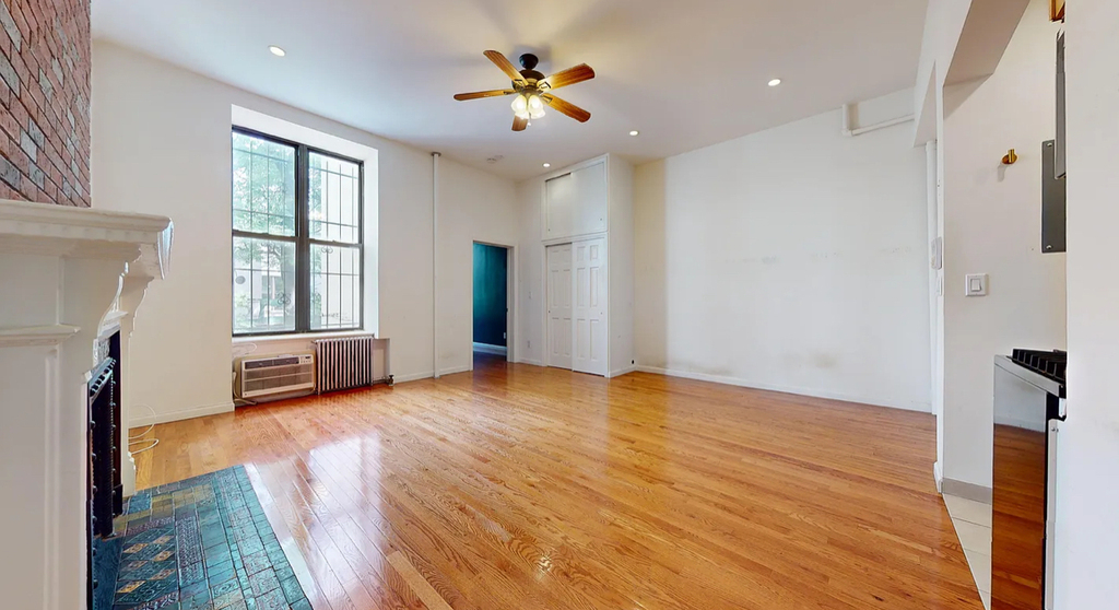 West 90th Street - Photo 5