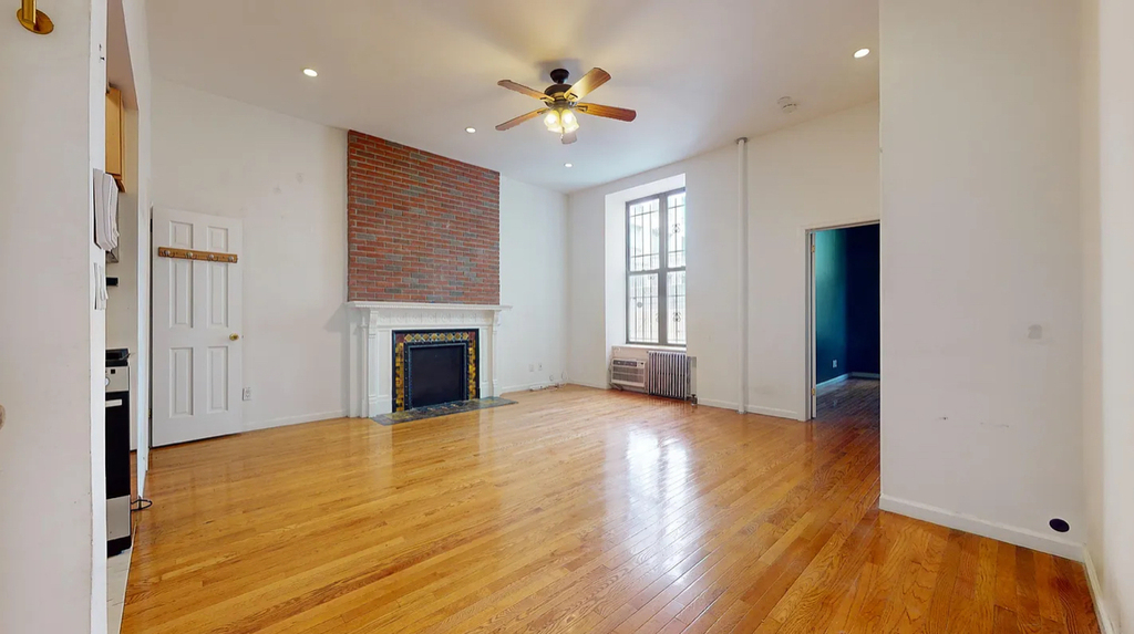 West 90th Street - Photo 2
