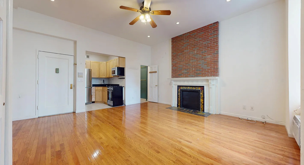 West 90th Street - Photo 3