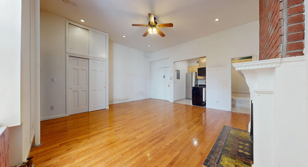 West 90th Street - Photo 4