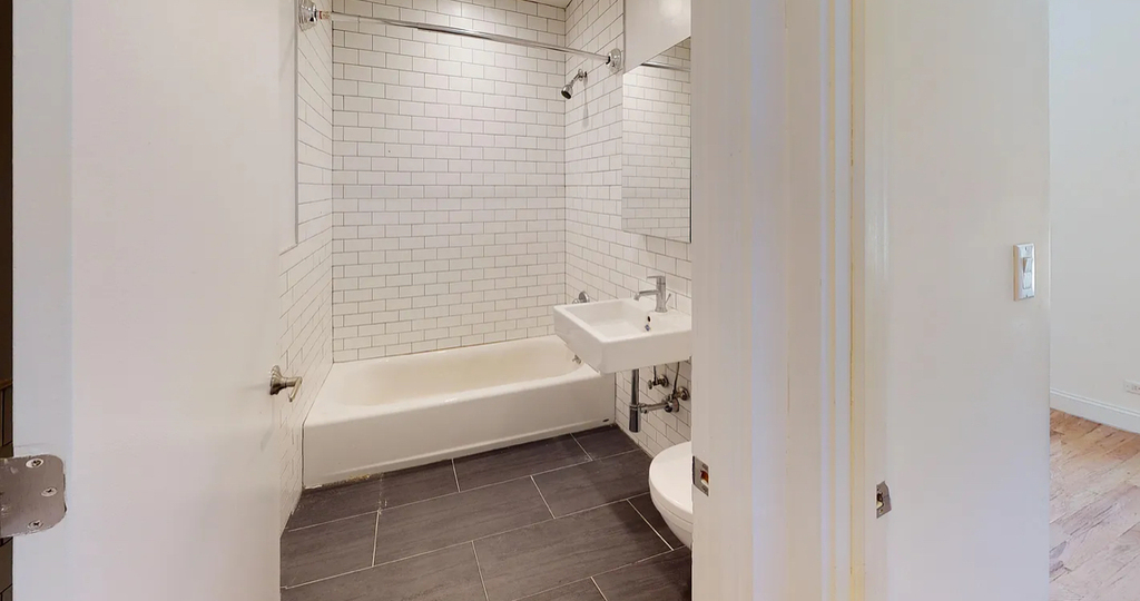 East 75th street  - Photo 6