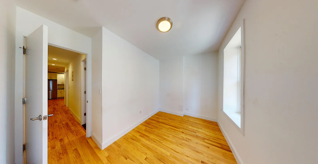 East 75th street  - Photo 4