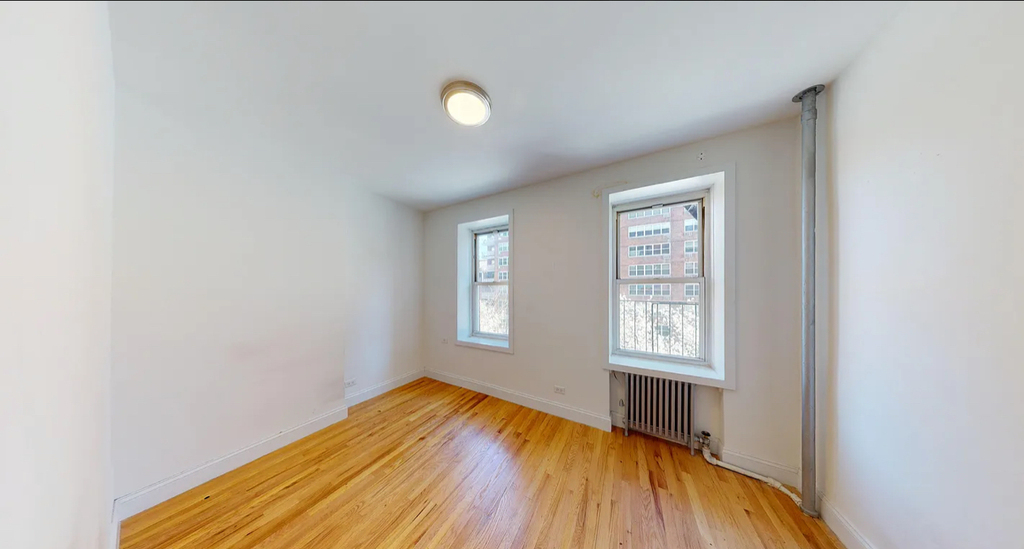 East 75th street  - Photo 2