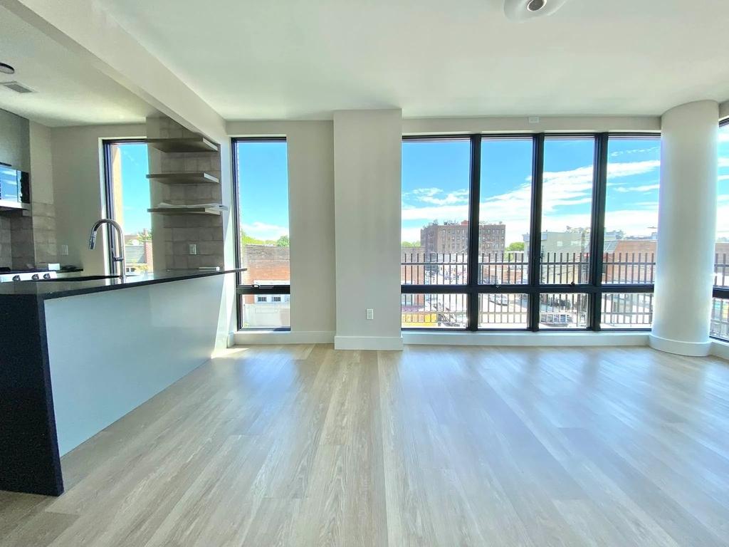 44-19 Broadway - Photo 3