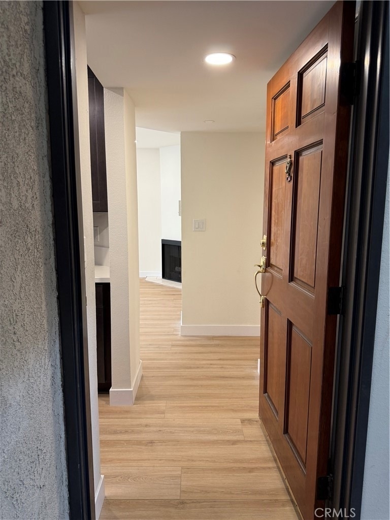 1207 N Columbus Avenue - Photo 0