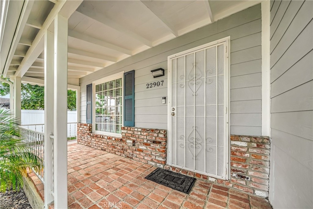 22907 Leonora Dr - Photo 3