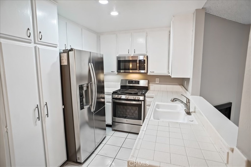 7005 Jordan Avenue - Photo 6