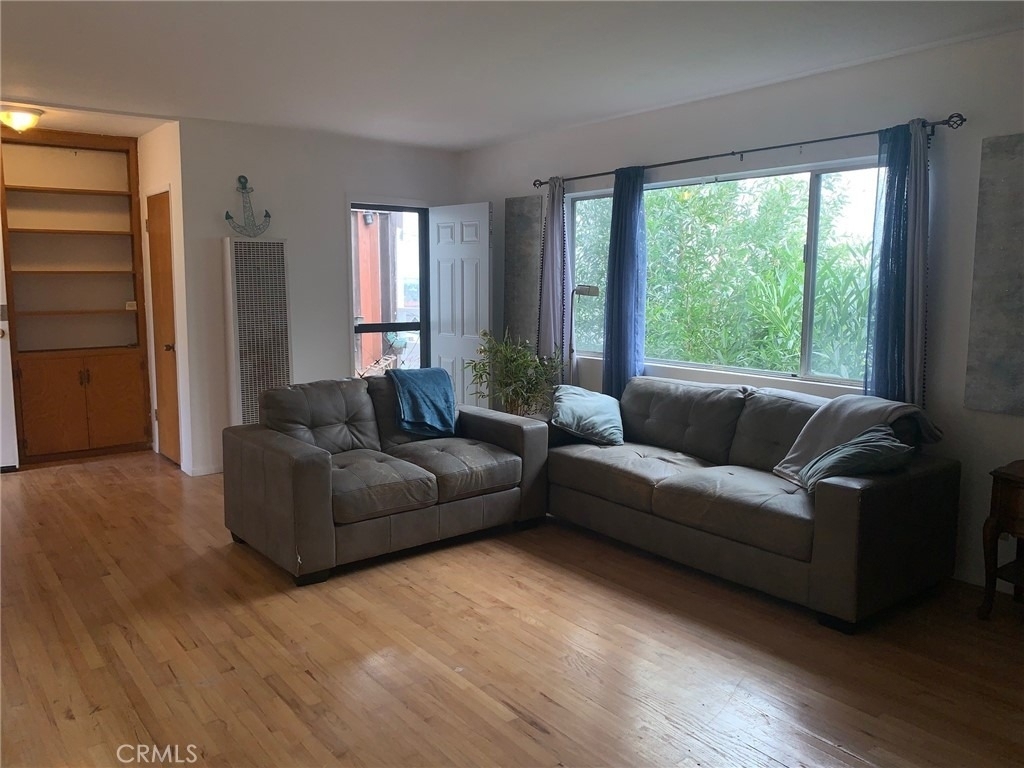 744 W 33rd - Photo 3