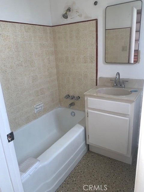 740 W 33rd - Photo 6