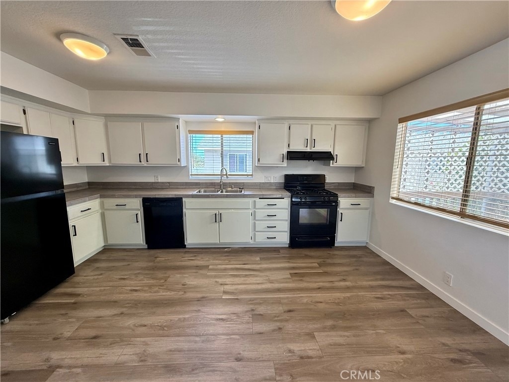 190 B Costa Mesa - Photo 2