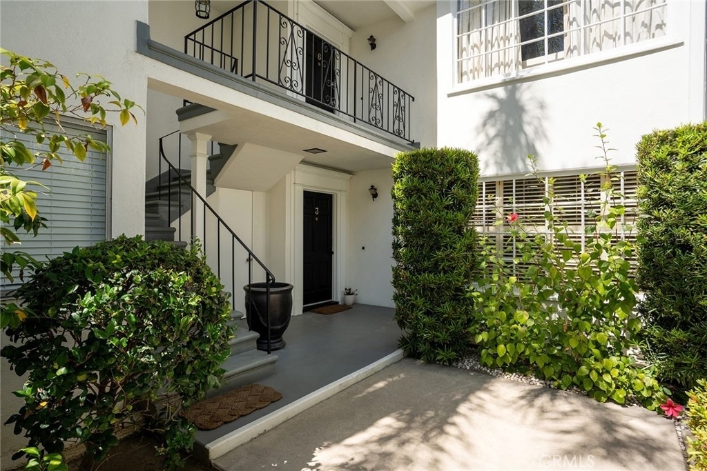 681 S Orange Grove Boulevard - Photo 1