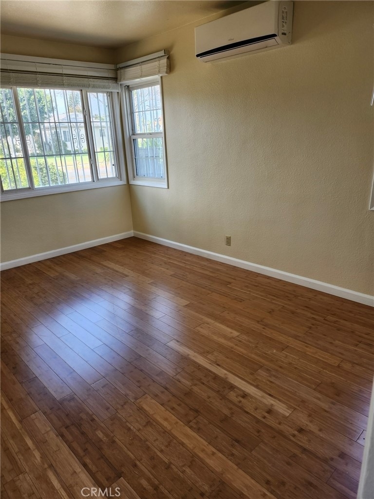 628 W Floral - Photo 1