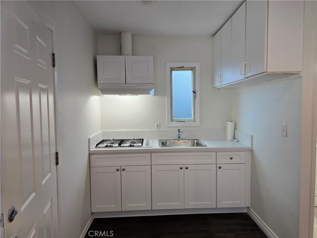 439 1/2 W Walnut - Photo 2