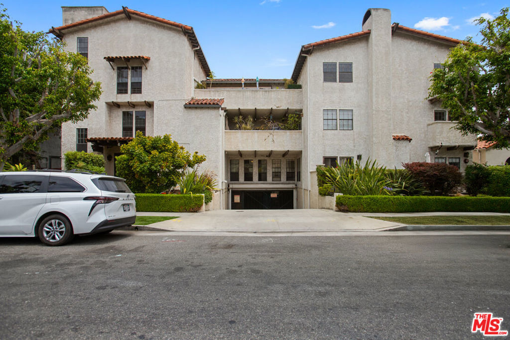 1110 S Shenandoah Street - Photo 0